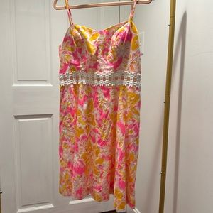 Lily Pulitzer Size 10. White floral waist cutouts. Built in top support.
